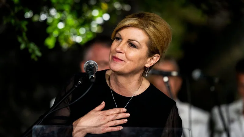 Fotografija: Favoritinja Kolinda Grabar Kitarović si nabira točke tudi s »Čokolindo«. Foto: Cropix