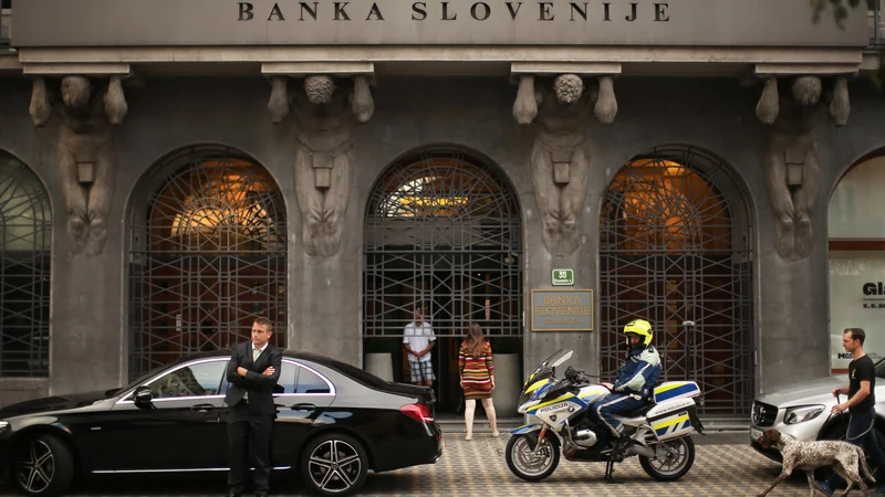 Fotografija: Ob ugodnostih za rekreacijo, počitnikovanje in obiske kulturnih prireditev, imajo zaposleni tudi možnost pridobitve ugodnega stanovanjskega kredita. FOTO: Jure Eržen