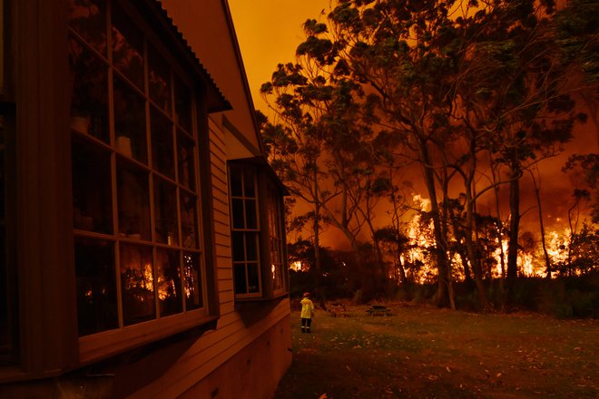 Požar divja na okoli 300.000 hektarih. FOTO: Stringer/Reuters