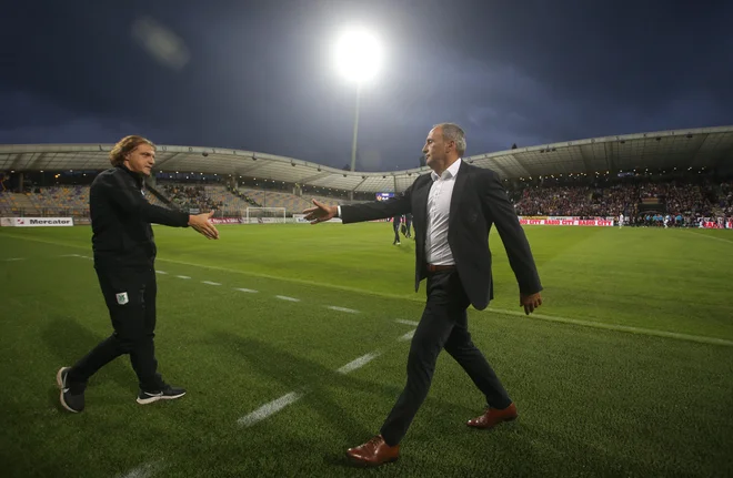 Olimpijin trener Safet Hadžić (levo) je zmagovalec jeseni, trener Maribora Darko Milanič pa brani naslov državnega prvaka. FOTO: Tadej Regent