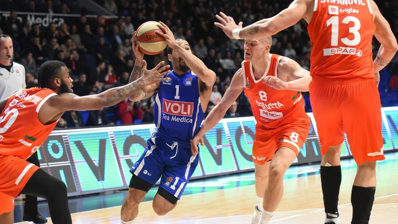 Fotografija: Justin Cobbs, v prejšnji sezoni član zagrebške Cedevite, je bil najučinkovitejši strelec Budućnosti in derbija. FOTO: ABA