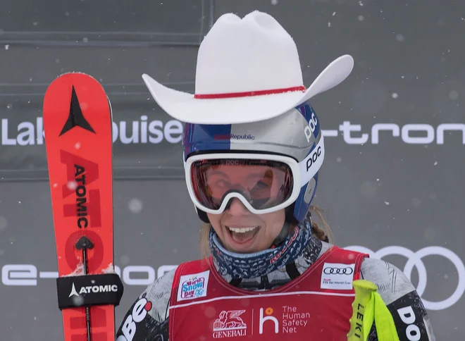 Ester Ledecka je z zmago in 4. mestom v Kanadi skočila na 3. mesto v svetovnem pokalu. FOTO: AFP