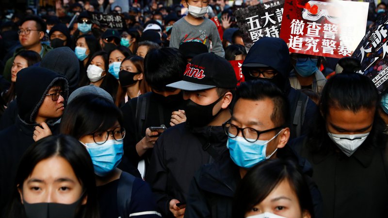 Fotografija: Organizatorji protestov so hongkonške oblasti opozorili, da imajo zadnjo priložnost za končanje politične krize. FOTO: Thomas Peter/Reuters