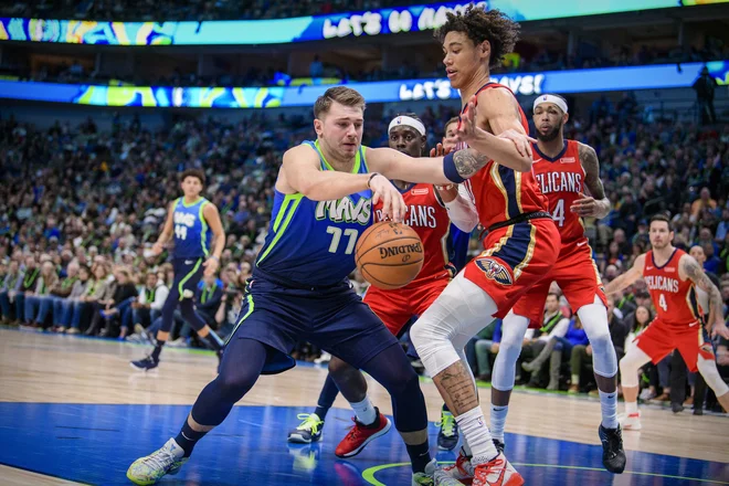 Okoli Luke Dončića se je pogosto zgrnila celotna obramba New Orleansa. FOTO: USA Today Sports