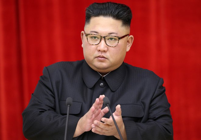 Kim Džong Un se vrača k starim grožnjam. FOTO: Reuters