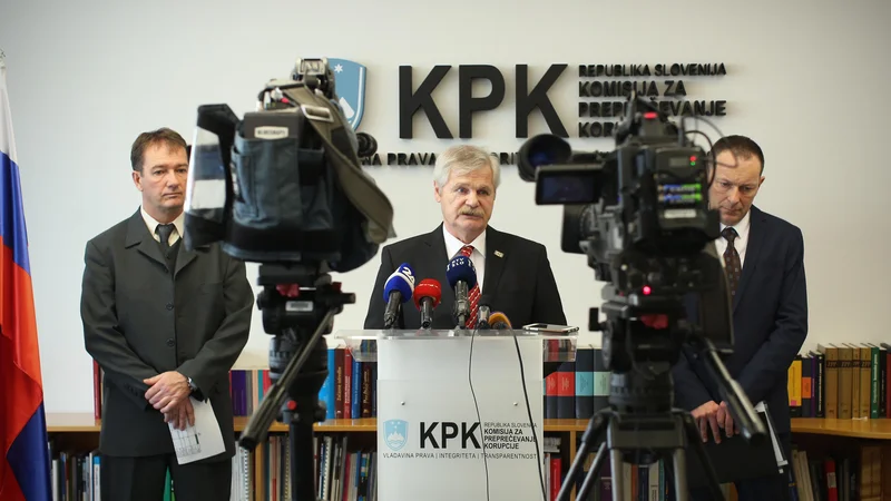 Fotografija: »Slovenijo kot družbo zelo obremenjuje korupcija. Najbrž je utvara, da se je bomo kar tako znebili. Govori se o neučinkovitosti komisije. Ne želimo več pristojnosti, ampak demokratične kulture v družbi, zato da bodo takrat, ko bo komisija zaznala ekscese, sledile tudi posledice,« je dejal Štefanec. FOTO: Jure Eržen/Delo