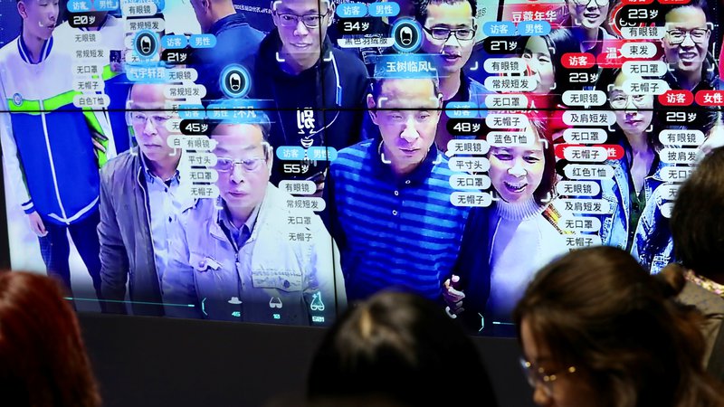 Fotografija: Nesporno je, da se Kitajska pospešeno prebija na čelo azijskega tehnološkega prodora, pri tem pa pred vse, še zlasti pred Evropo, postavlja vprašanje, kako na vse to odgovoriti. FOTO:Reuters
