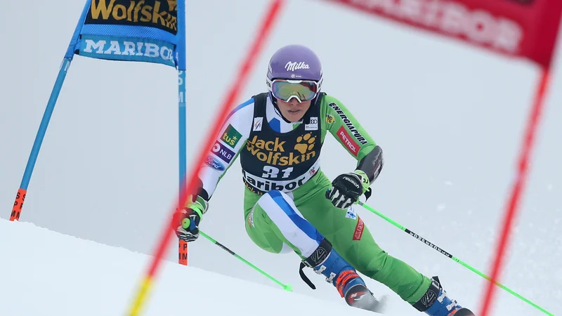 Fotografija: Ilka Štuhec vabi januarja na Mariborsko Pohorje, kjer se bodo na 12-urni vzdržljivostni preizkušnji merili ljubitelji belih strmin. Pozor! Med 20. uro in osmo zjutraj. FOTO: Tomi Lombar/Delo