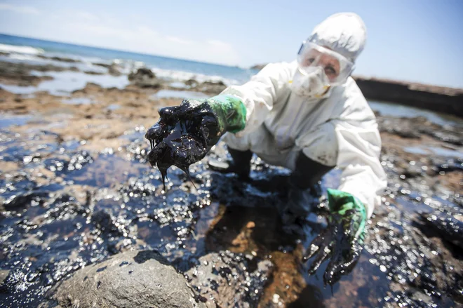 Več ameriških zveznih držav in delničarji tožijo Exxon Mobil, da je &shy;zavajal investitorje in javnost o resničnih nevarnostih podnebnih &shy;sprememb. FOTO: Reuters