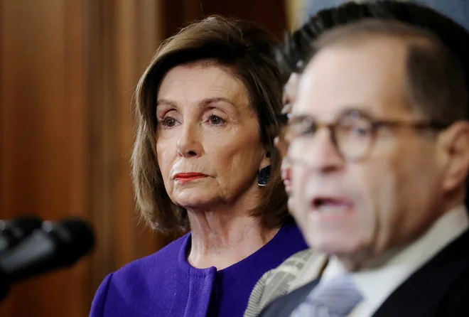 Predsednica predstavniškega doma Nancy Pelosi in voditelj pravosodnega odbora Jerrold Nadler FOTO: Jonathan Ernst/Reuters