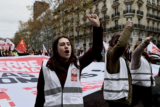 Najpomembnejša bitka Macronovega mandata ne bo preprosta, časi so nemirni, premnogi Francozi se že leto dni jezno preoblačijo v rumene jopiče. FOTO: AFP