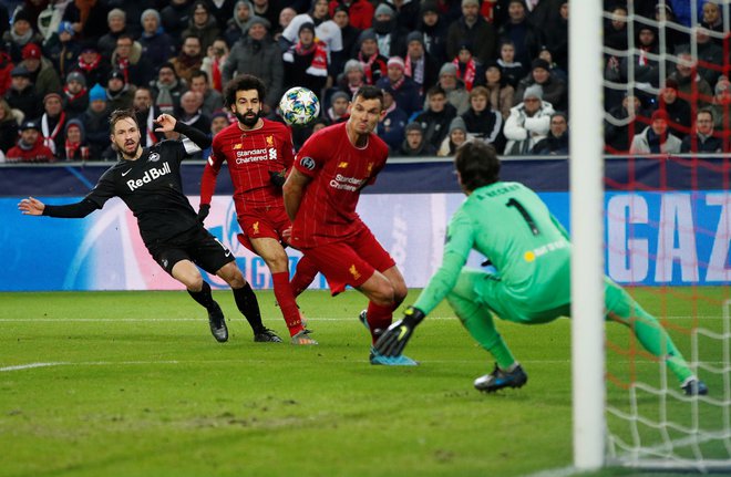 Salzburg je v prvem polčasu potrdil, zakaj so pri Liverpoolu s kar precej strahu šli v tekmo. Med boljšimi v prvem polčasu je bil brazilski vratar pri evropskih prvakih Alisson Becker. FOTO Reuters