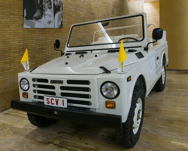 Fiat campagnola, v katerem se je peljal papež, ko je bil nanj izveden atentat. Foto Wikimedia