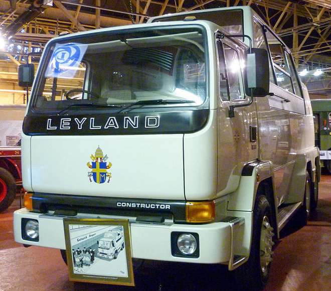 Eno najbolj orjaških vozil, ki so jih pripravili za papeža, je bilo leyland constructor. Foto Wikimedia