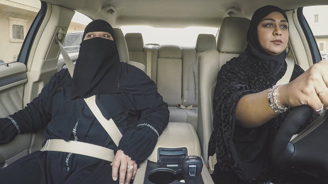 Saudi Women's Driving School - Avtošola za Savdijke Foto Tvspored-service