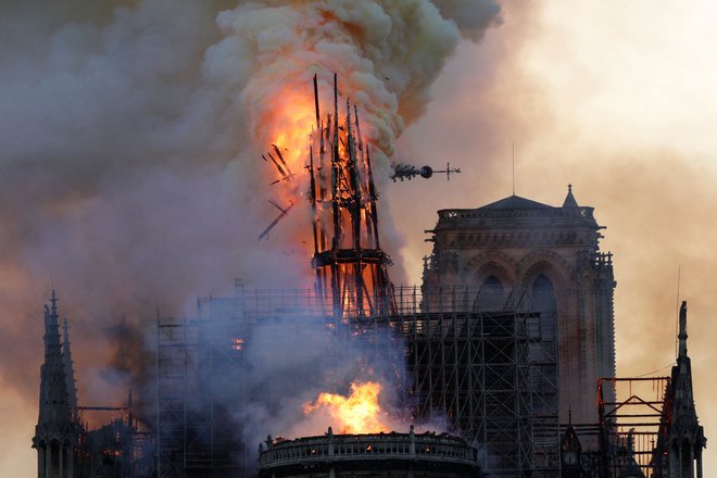 Na seznamu desezterice najpogostejših splošnih iskanj je tudi požar v Notre-Dame. FOTO: Geoffroy Van Der Hasselt Afp
