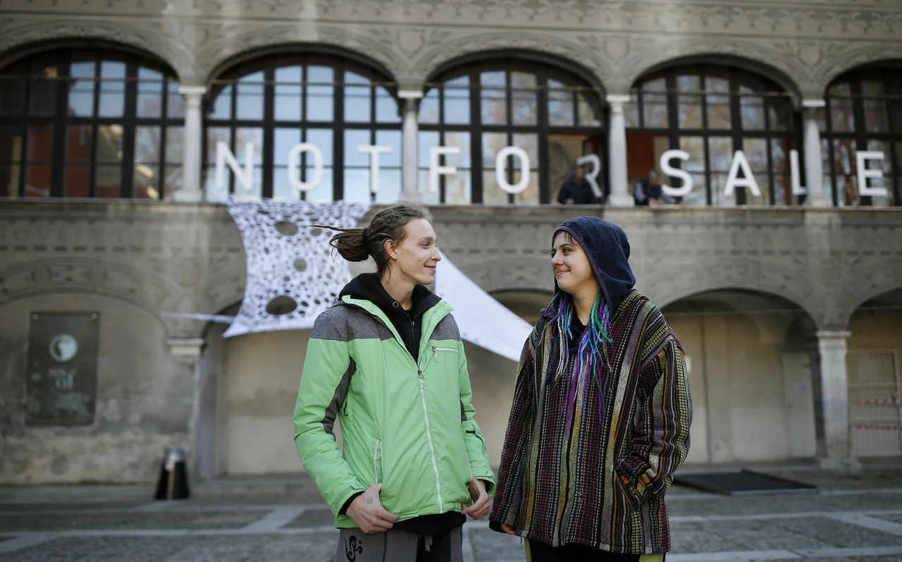 Fotografija: Dijakov pouk na treh lokacijah niti ne moti. FOTO: Blaž Samec/Delo