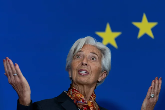 Christine Lagarde nadaljuje ohlapno denarno politiko svojega predhodnika Maria Draghija. Foto: Kenzo Tribouillard/AFP