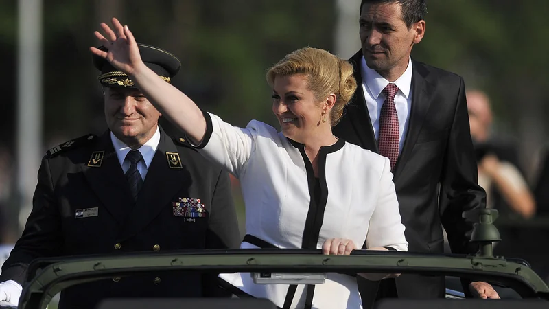 Fotografija: Za predsednico države, ki je varovana oseba, ne velja enak zakon kot za navadne državljane. FOTO: Damir Krajac/Cropix