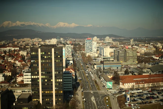 Država bo jamčila 100-odstotno za stanovanjske kredite do višine glavnice 150.000 evrov z ročnostjo največ 30 let. Zakon bo zahteval tudi najmanj 20-odstotno udeležbo kreditojemalca. FOTO: Jure Eržen/Delo