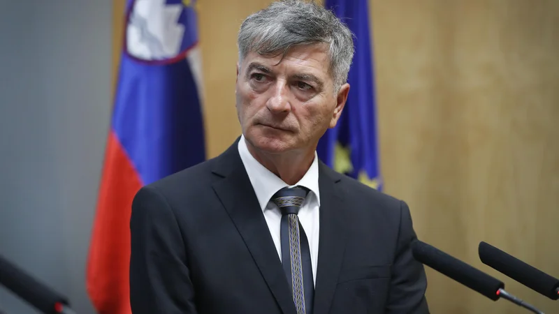 Rudi Medved, minister za javno upravo, je občine razveselil: država bo do njih prevzela 30 milijonov evrov stroškov. FOTO:&nbsp;Leon Vidic/Delo