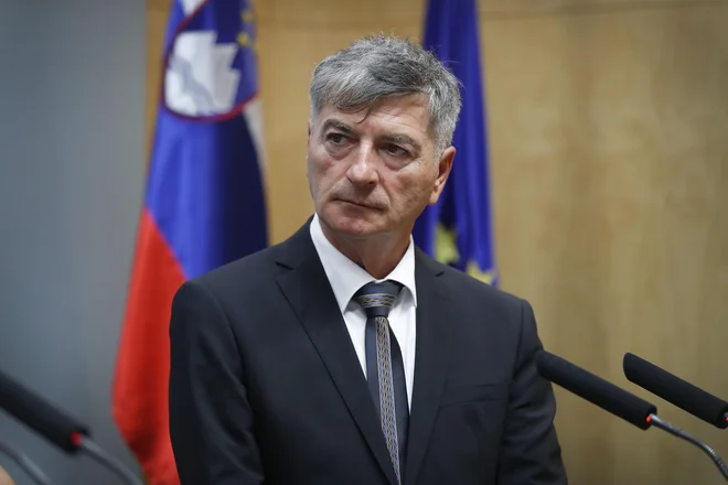 Rudi Medved, minister za javno upravo, je občine razveselil: država bo do njih prevzela 30 milijonov evrov stroškov. FOTO:&nbsp;Leon Vidic/Delo