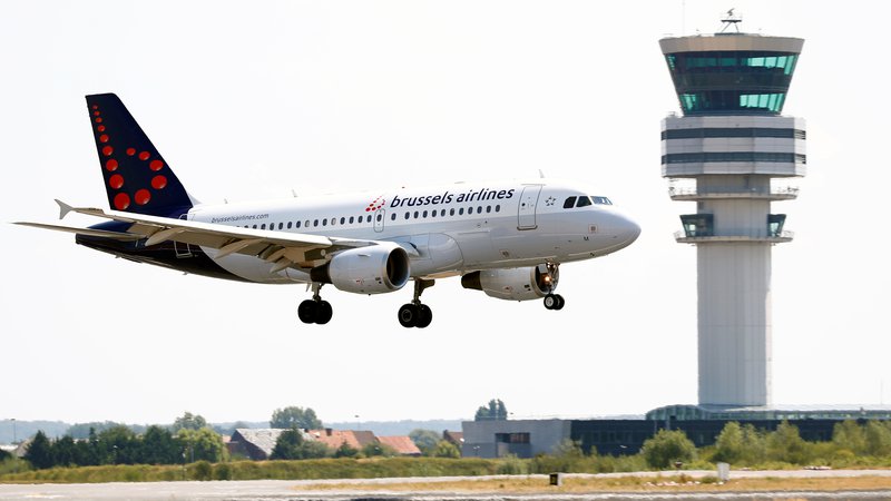 Fotografija: Brussels Airlines je član skupine Lufthansa in je v Ljubljano začel voziti v začetku novembra po propadu Adrie Airways. Foto Reuters