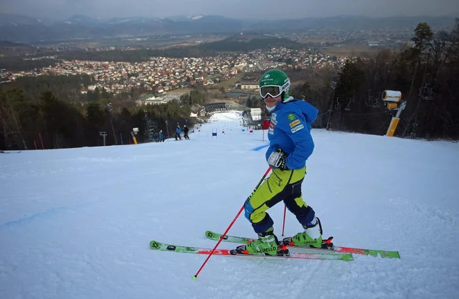 Tina Robnik jo je skupila na treningu v Italiji, a kot kaže, bo v torek že lahko štartala na veleslalomski tekmi v Courchevelu. FOTO: Tadej Regent/Delo