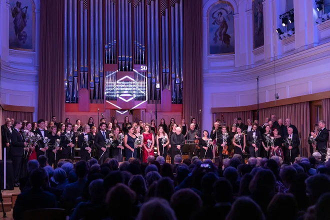 Najstarejši, zdravniški godalni kvartet je prvič zaigral že ob prvem memorialnem sestanku profesorja Janeza Plečnika leta 1969, pred tednom dni so v Slovenski filharmoniji izvedli že jubilejni 50. koncert zdravnikov. Foto Arhiv društva