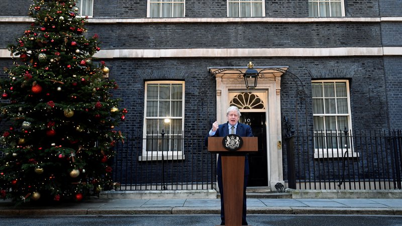 Fotografija: Johnsonu je včeraj uspel veliki met in njegove posledice so jasne: Združeno kraljestvo bo na podlagi volilnega izida čez dober mesec dni uradno izstopilo iz Evropske unije. FOTO: Toby Melville Reuters