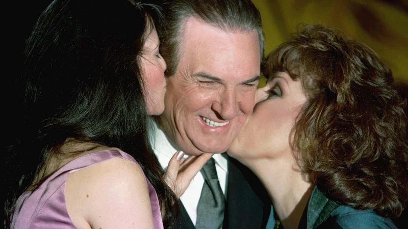 Fotografija: Danny Aiello leta 1997 ob igralkah Lucy Lawless in Joy Behar. FOTO: Jeff Christensen/Reuters