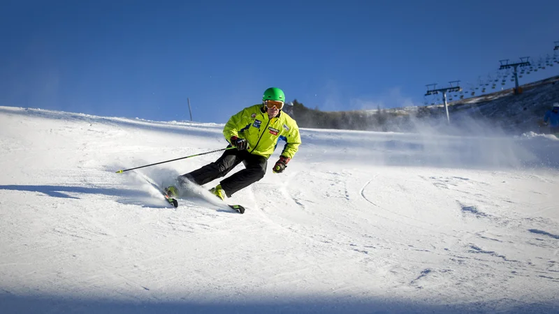 Fotografija: Tako kot pove že ime, so vsegorske (all-mountain) smuči namenjene smučanju povsod. Foto: Vornac Vogel/Delo