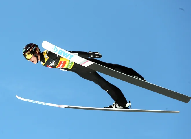 Z današnjo zmago, prvo to sezono, je Kobayashi oblekel tudi rumeno majico vodilnega v svetovnem pokalu. FOTO: Marko Feist/Delo