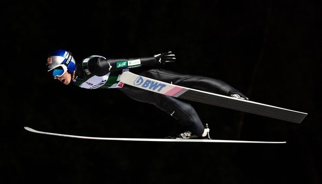 Japonski zvezdnik Rjoju Kobajaši je bil minuli konec tedna v Klingenthalu najboljši skakalec tako na ekipni preizkušnji kot tudi na posamični tekmi. FOTO: AFP