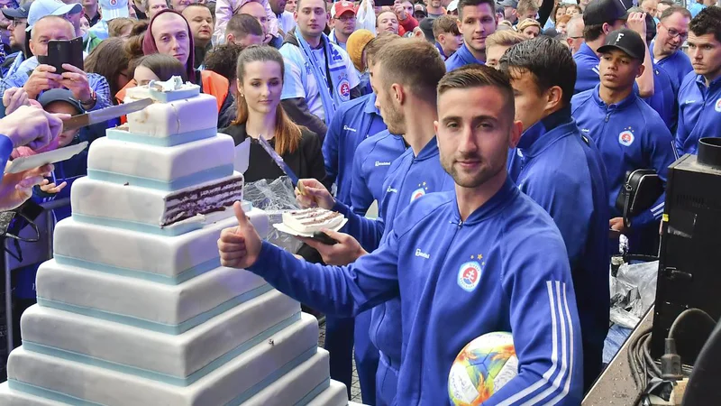 Fotografija: Napadalec Andraž Šporar naj bi že v januarskem prestopnem roku zapustil Slovan iz Bratislave. FOTO: Slovan Bratislava