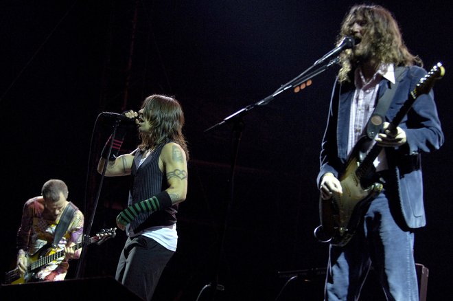 Frusciante je postal prepoznaven tudi po svojem falsettu in priredbah svetovnih uspešnic: praviloma je odpel eno na vsakem koncertu Peppersov. FOTO: Jonathan Ernst/Reuters