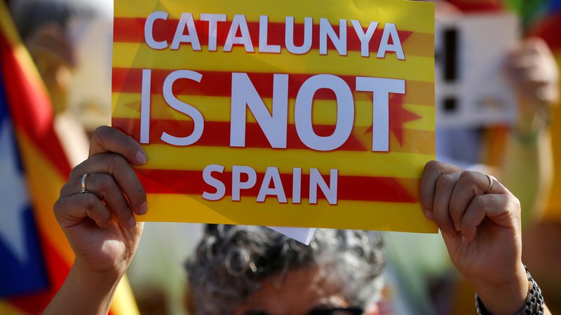 Fotografija: Znani slogan o Kataloniji, ki da ni Španija. Foto: Reuters
