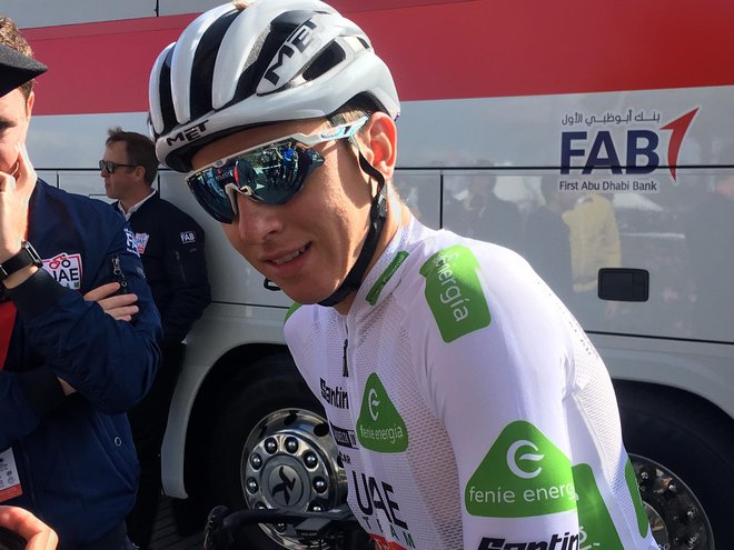 Tadej Pogačar je osvojil belo majico najboljšega mladega kolesarja. FOTO: Miha Hočevar/Delo