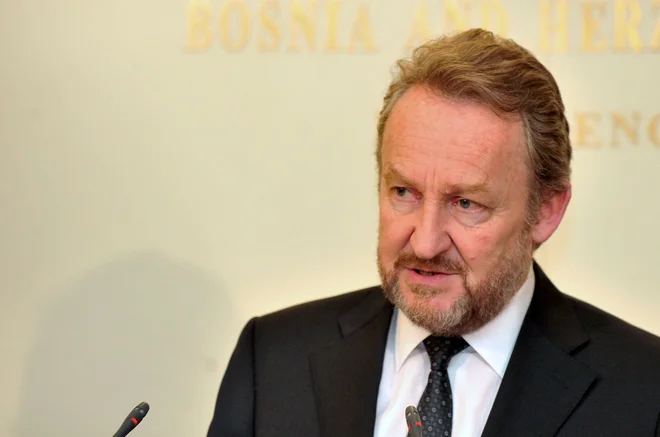 Bakir Izetbegovič je bil kot edini kandidat ponovno izvoljen za predsednika vladajoče bošnjaške stranke SDA. FOTO: Elvis Barukčić/AFP