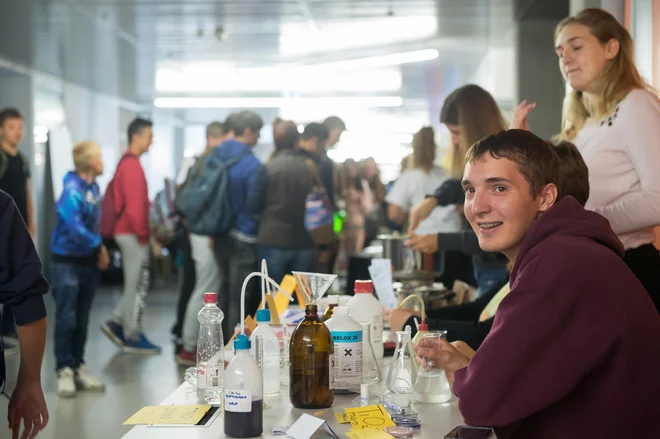 Na sejmu eksperimentov bodo dijaki in študentje predstavljali svoje projekte, v torek iz naravoslovja, v sredo pa iz tehniških ved. Foto Domen Pal