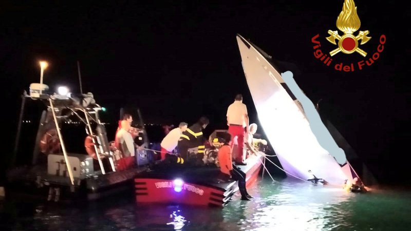 Fotografija: Nesreča dirkalnega čolna se je zgodila pri hitrosti 148 kilometrov na uro. FOTO: Firebrigade Handout via Reuters