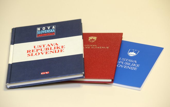 Ustava Republike Slovenije, temeljna listina slovenske države FOTO: Igor Zaplatil