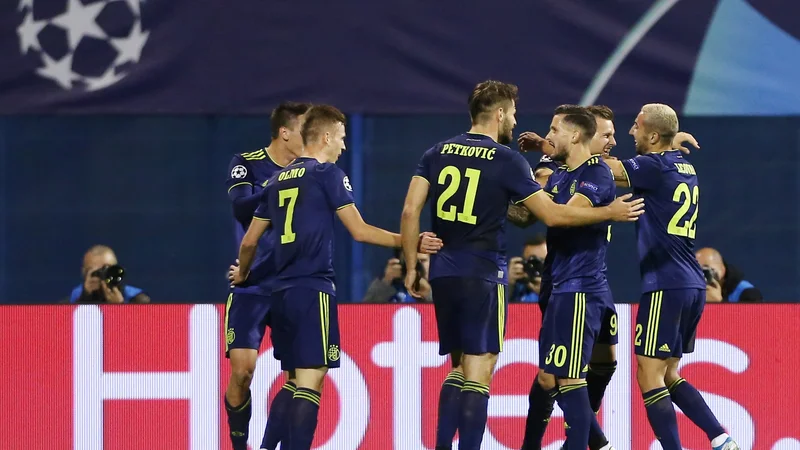 Fotografija: Dinamo je zabil Atalanti v prvem polčasu zagrebške tekme kar tri gole, dva je zrežiral Petar Stojanović (drugi z desne). FOTO: Reuters