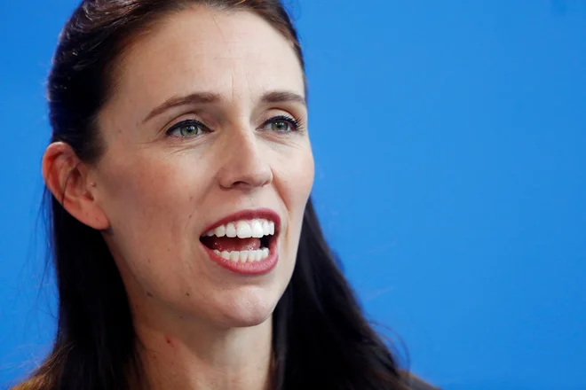 Predsednica vlade Nove Zelandije Jacinda Ardern  FOTO: Hannibal Hanschke/ Reuters