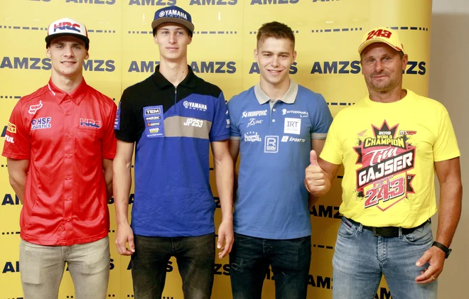 Slovenska reprezentanca za pokal narodov (z leve): Tim Gajser, Jan Pancar in Peter Irt. Vsak dirkač bo tekmoval v svoji kategoriji (MXGP, odprti razred, MX2). Ekipo vodi selektor Bogomir Gajser. FOTO: Roman Šipić