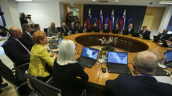 Vlada za dokončno sprejetje proračunov v parlamentu potrebuje tudi podporo Levice. FOTO: Jože Suhadolnik/Delo