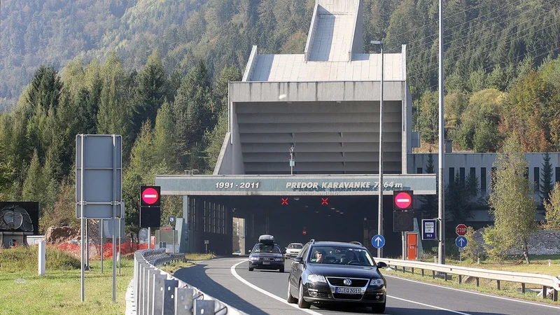 Fotografija: Začetek gradnje vzhodne cevi predora Karavanke še ni znan. Na avstrijski strani gradnja poteka že eno leto. FOTO: Ljubo Vukelič