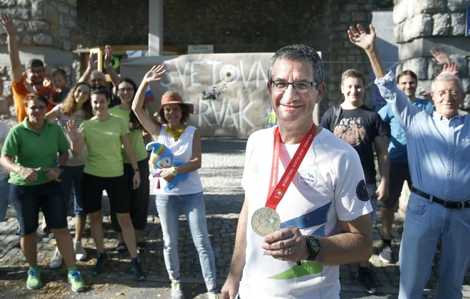 Rajmond Debevec veliko več kot z malokalibrskim orožjem v trojnem položaju (olimpijska disciplina) pričakuje na EP prihodnji teden, ko se bo dokazoval z velikim kalibrom. Lani je sezono zaznamoval z naslovom svetovnega prvaka v neolimpijski disciplini vel