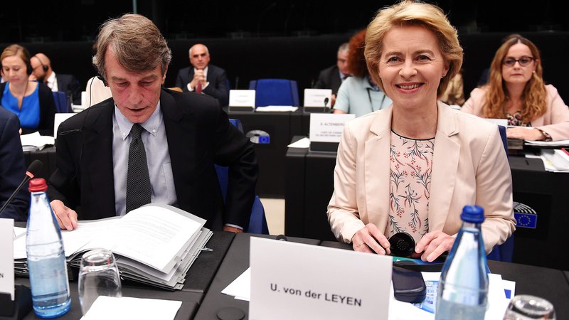 Fotografija: Ursula von der Leyen se je v Strasbourgu srečala z vodstvom evropskega parlamenta in pojasnila svoje načrte. FOTO: AFP