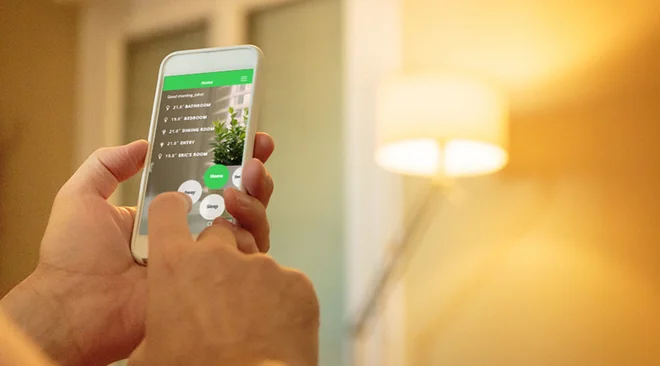 Ohraniti moramo možnost nadzora, sicer lahko postanemo ujetniki. FOTO: Schneider Electric